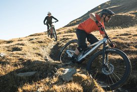 Celoodpružené horské kolo Scott se 29 palcovými koly – ideální pro náročný terén.