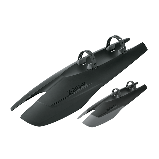 Cyklistický blatník SKS X-BOARD upevněný na spodní rámovou trubku horského kola